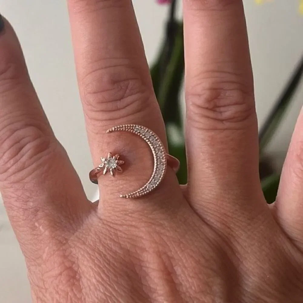 The On trend stellar Sterling Silver adjustable ring